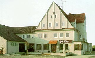 Gasthaus Schuster, Hauptstr. 7, 86356 Neusäß -  seit 1686 in Familienbesitz
